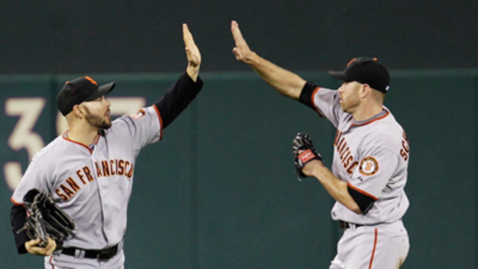 cheats/2010/10/17/giants-take-game-1-of-nlcs/giants_acpvrc