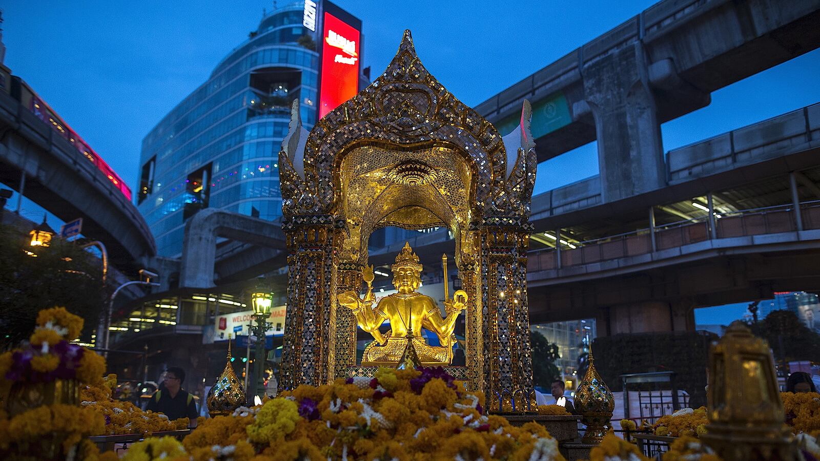 cheats/2015/09/03/new-suspect-named-in-bangkok-bombing/150902-bangkok-suspect-fingerprints-cheat_m3haeo