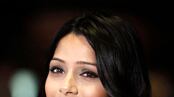 articles/2009/02/20/a-cleaner-friendlier-oscar-smear-campaign/masters-oscars-smear---freida-pinto_15039_q1kawi