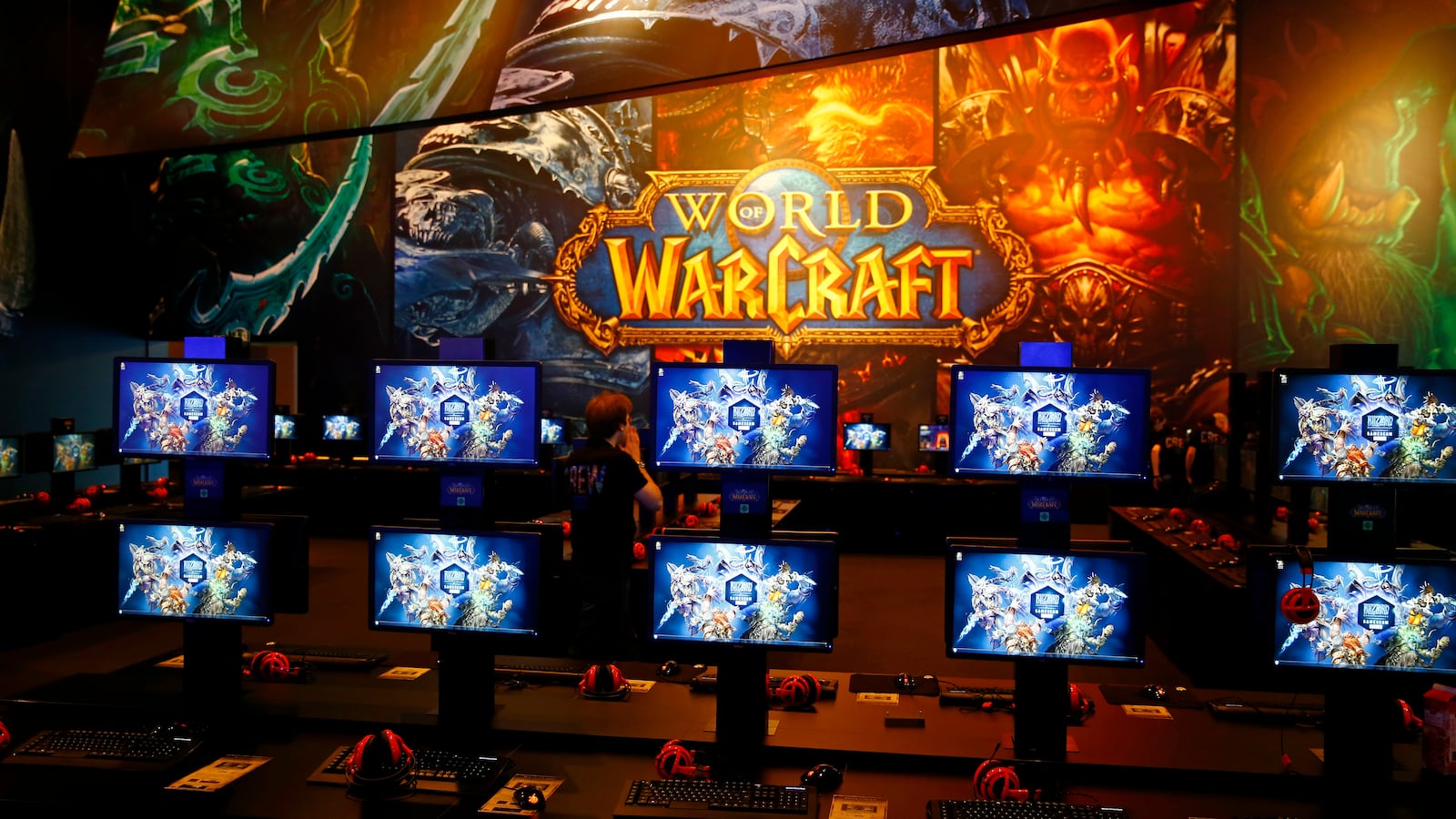 2015-08-05T120000Z_763027952_LR2EB850OOW6I_RTRMADP_3_GERMANY-GAMING_zvoliv