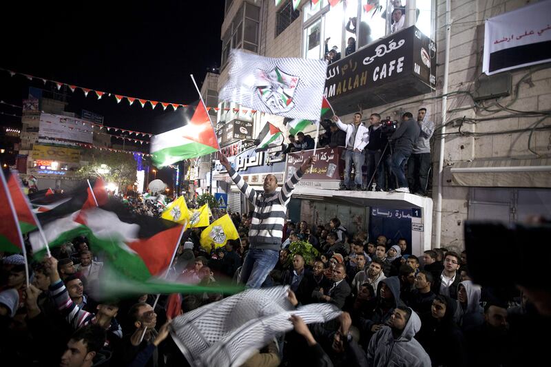 galleries/2012/12/01/palestinians-party-after-u-n-recognizes-palestine-as-a-non-member-state-photos/palestine-celebrates-un-1_nfj3jz