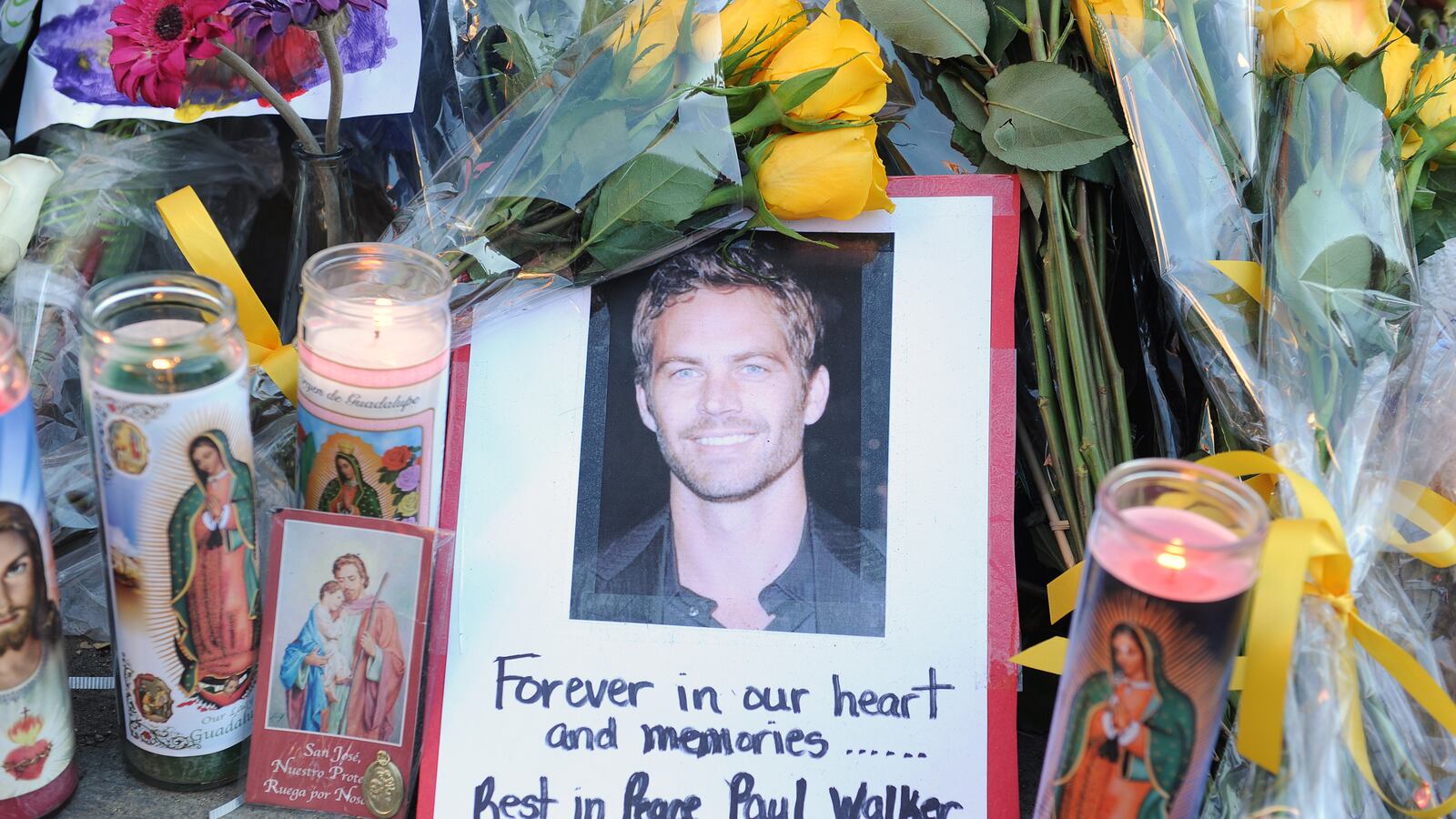 cheats/2013/12/04/fans-pay-tribute-to-paul-walker/131205-fast-furious-production-shut-down_aiqntc