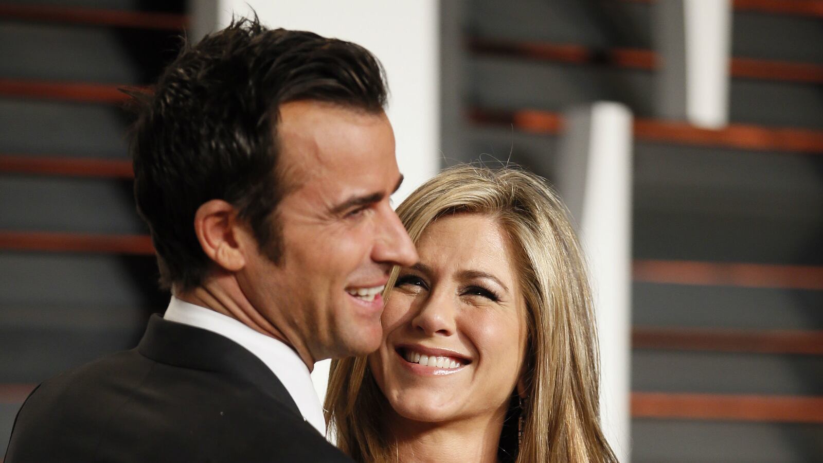 cheats/2015/08/06/jennifer-aniston-has-surprise-wedding/150806-aniston-cheat_q5a4ma