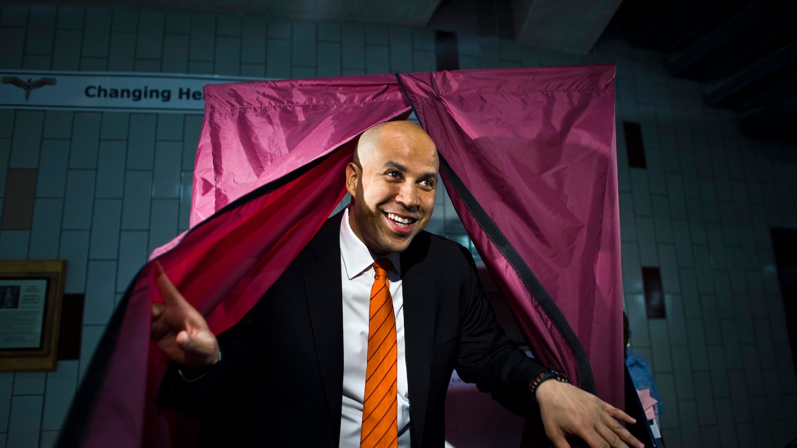 articles/2016/02/18/cory-booker-gop-ignores-constitution/160217-porch-corey-booker-tease_uimtdt