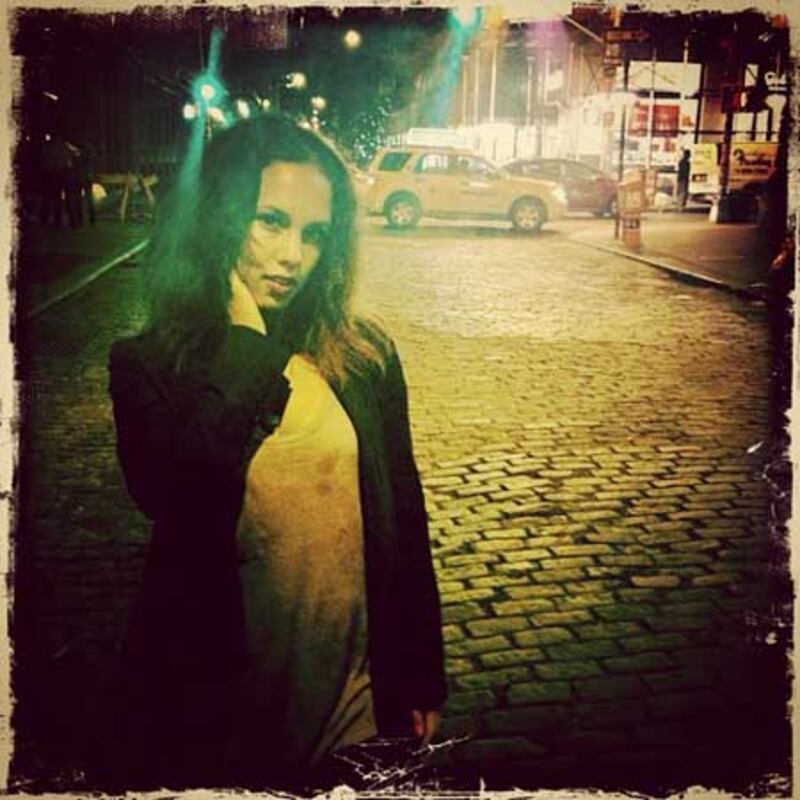 galleries/2012/06/17/eva-longoria-kim-kardashian-more-celebrity-twitter-pictures-photos/celebrity-twitter-pictures-alicia-keys_peskap