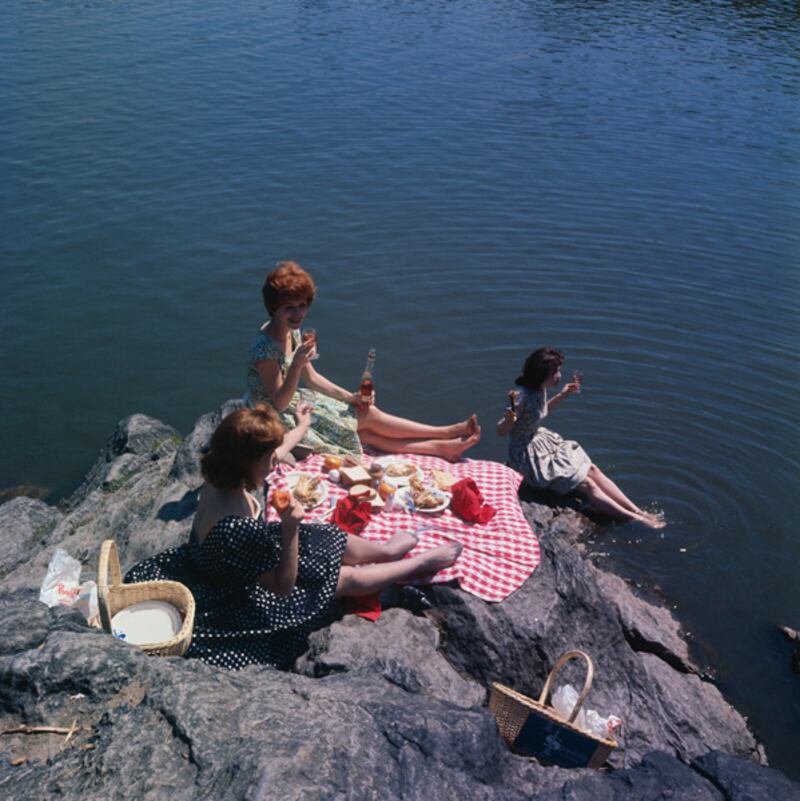 galleries/2011/07/03/picnic-fashion-through-the-years/picnic-fashion-broadway_t1xphx