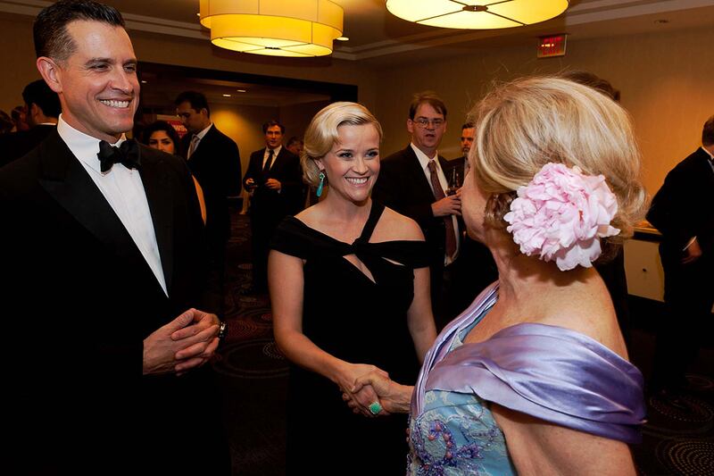 galleries/2012/04/29/reese-witherspoon-david-petraeus-and-more-celebrities-at-the-white-house-correspondents-dinner-photos/reese-witherspoon-whcd-2012_hcy7bf