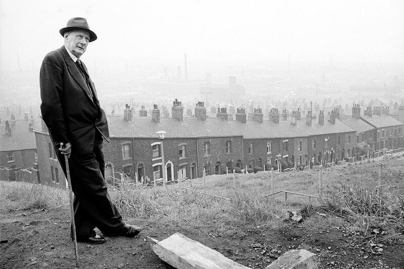 galleries/2012/01/28/20-brits-who-refused-knighthood-and-other-honors-photos/KNIGHT-12-LS-Lowry_pndogp