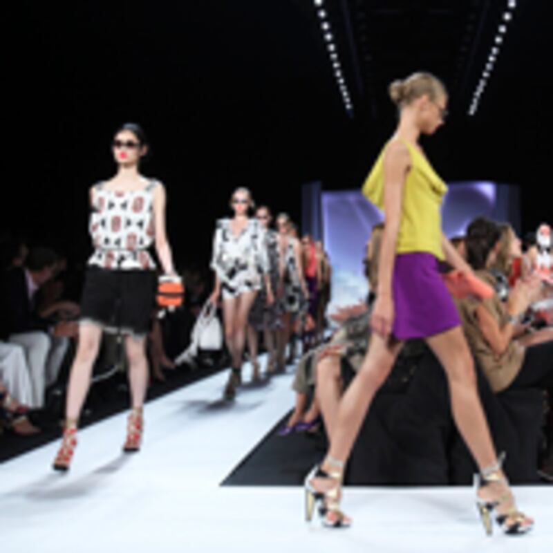 articles/2010/09/13/new-york-fashion-week-biggest-shows/fashion-913---dvf_h5yiwd