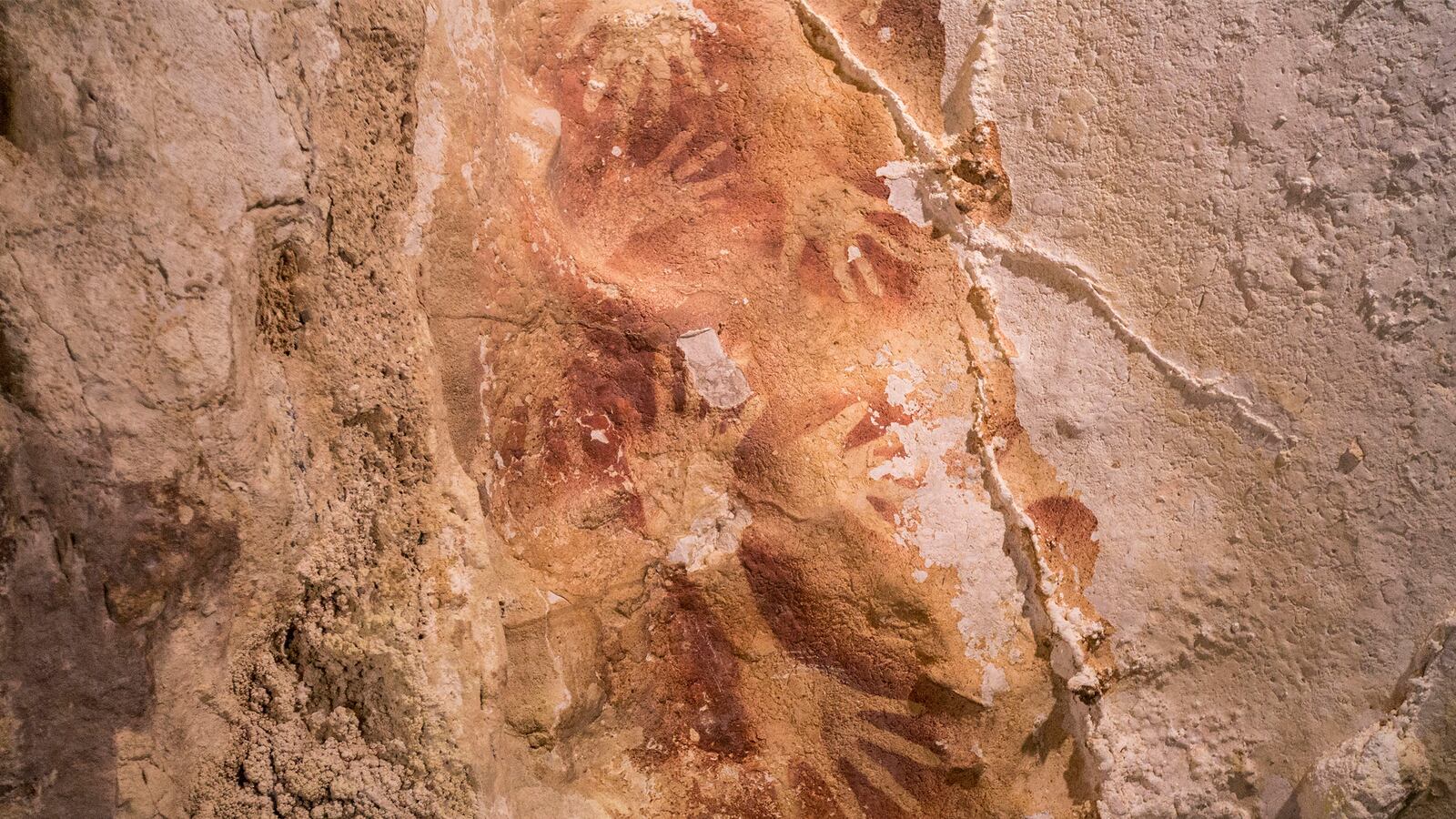 articles/2014/10/09/the-oldest-cave-art-may-not-be-in-europe/141009-jones-indonesia-artwork-tease_njl6jg