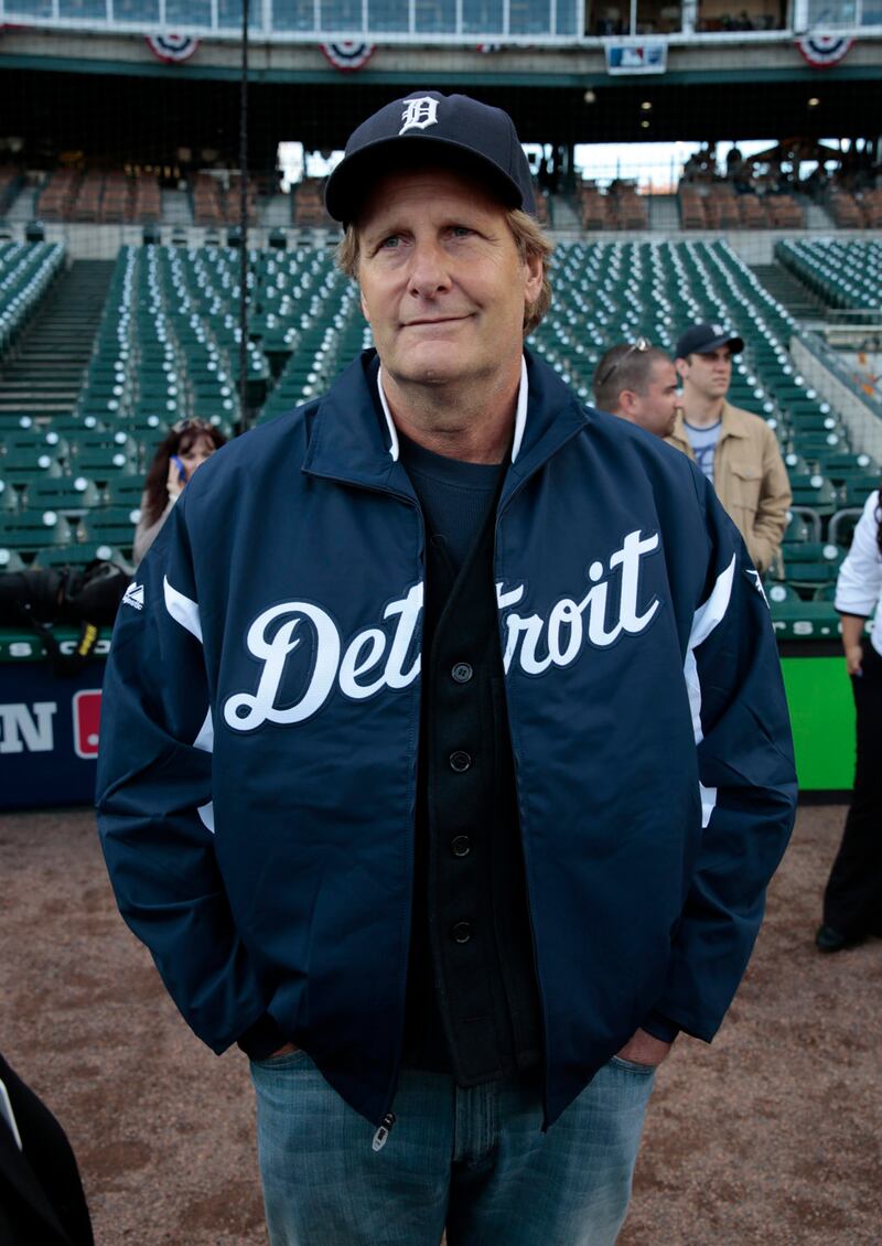 galleries/2012/10/27/eminem-zooey-deschanel-more-celebrity-world-series-fans-photos/jeff-daniels-celebrity-world-series-fans_qxuma9