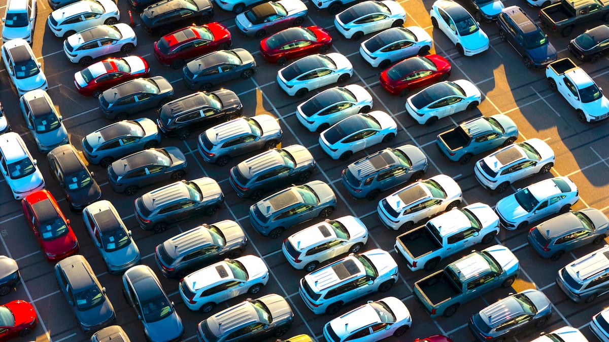 Auto Debt Soars to $1.68 Trillion as Car Prices and Interest Rates Climb — image 1