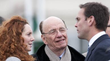 articles/2011/07/07/rupert-murdoch-scandal-business-debacle-as-coulson-faces-arrest/murdoch-notw-kurtz-topbox_lgrvly