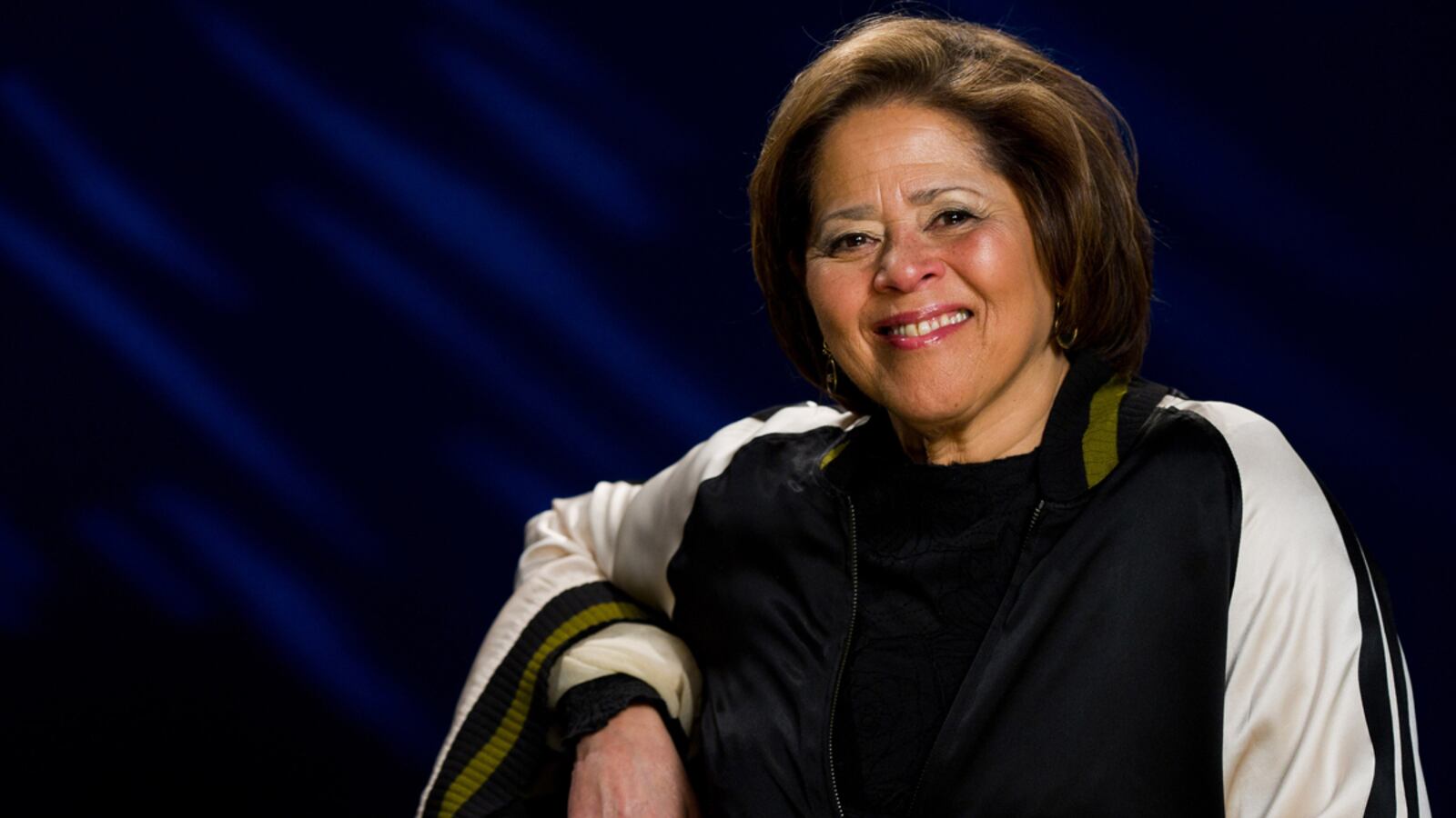 articles/2011/07/22/anna-deavere-smith-explores-20-views-of-life-death-in-let-me-down-easy/anna-deavere-smith-black_ukvbwg