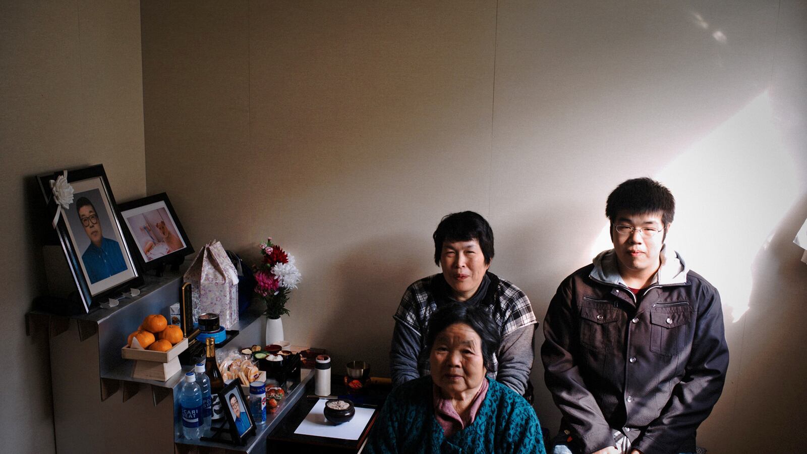 articles/2013/03/11/fukushima-nuclear-cleanup-bogged-down-in-bureaucracy-could-take-decades/130310-fukushima-samuels-tease_qvuw7s