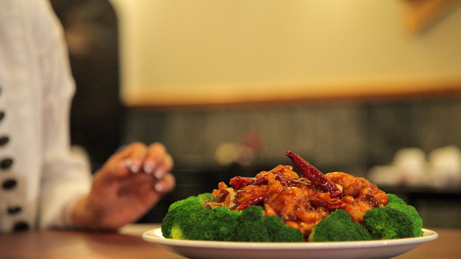 articles/2014/04/19/the-search-for-general-tso-the-origins-of-america-s-favorite-chinese-dish-general-tso-s-chicken/140418-stern-tso-tease_chy1vu