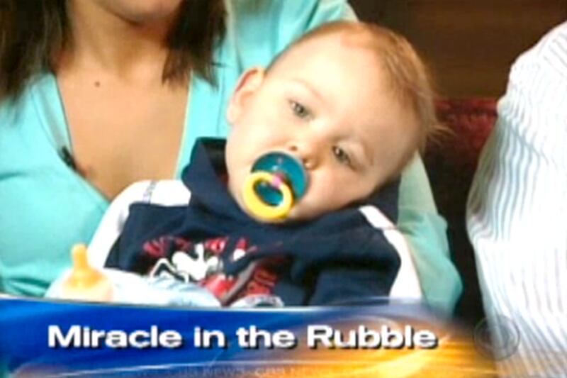 galleries/2012/04/13/baby-in-the-morgue-luz-milagros-and-more-miracle-babie-photos/miracle-babies-michigan-tornado_czcgyv