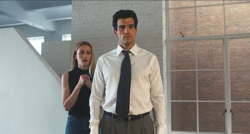 Sarah Pidgeon as Carolyn Bessette and Paul Anthony Kennedy as John F. Kennedy.