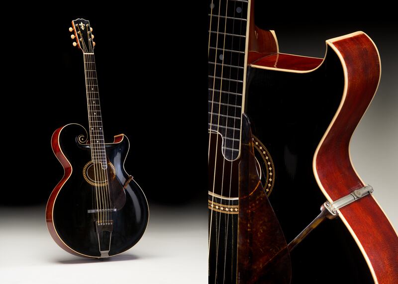 galleries/2014/04/01/a-collection-of-250-remarkable-acoustic-guitars-goes-on-the-auction-block-photos/acoustic-guitar-auction-319_fsordr