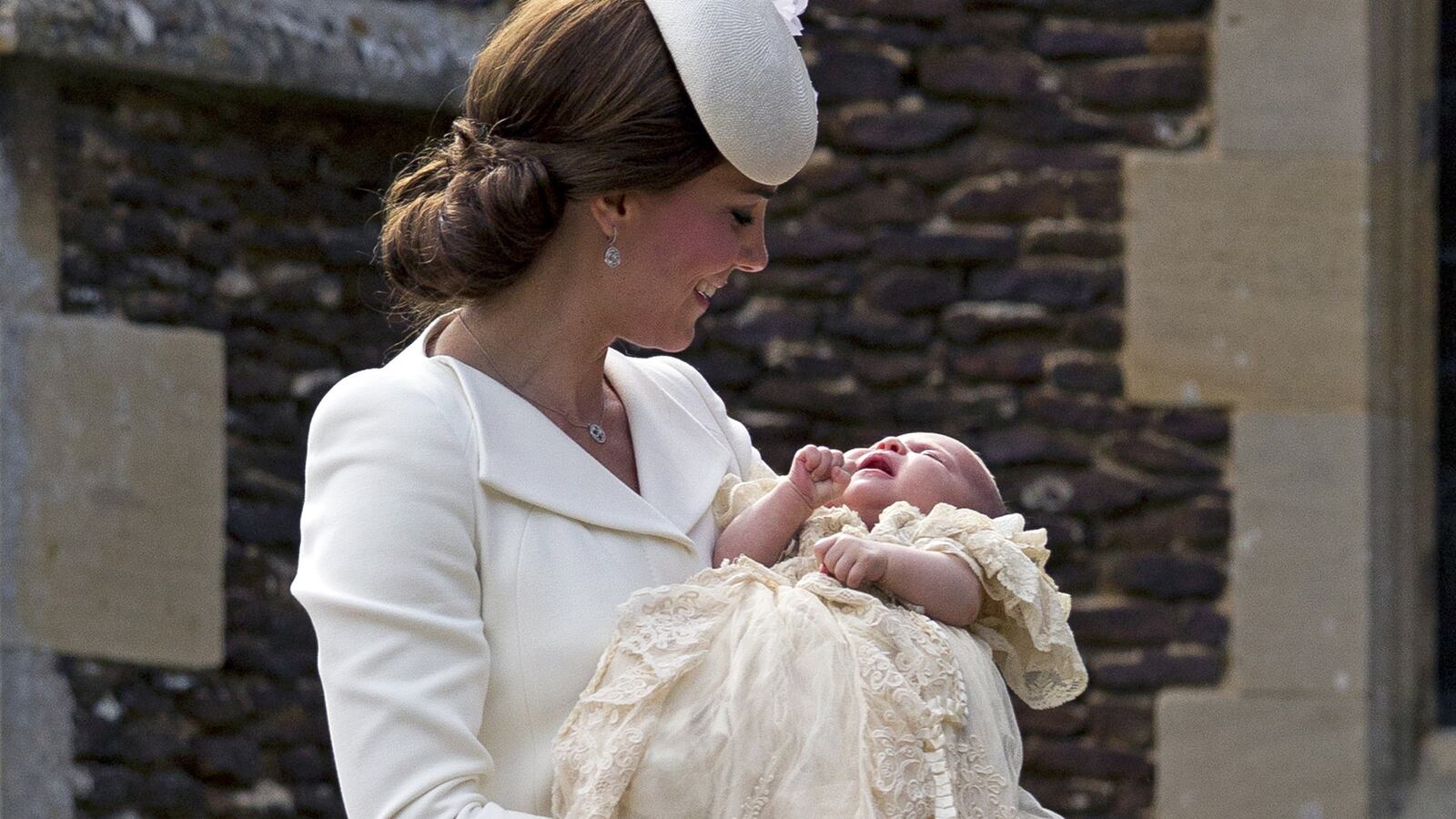 articles/2015/07/05/the-newest-royal-family-on-parade-for-the-first-time-at-royal-christening/150705-sykes-royal-baby-tease_yrzzip