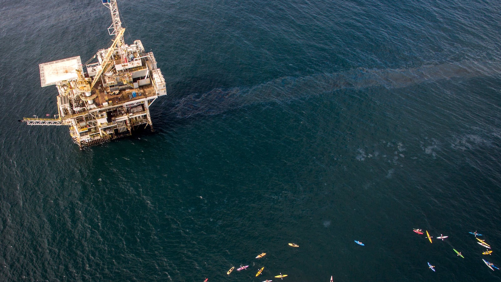 articles/2015/08/24/california-paddlers-deliver-a-crude-awakening-to-big-oil-spillers/150823-joiner-protest-tease_tbksda