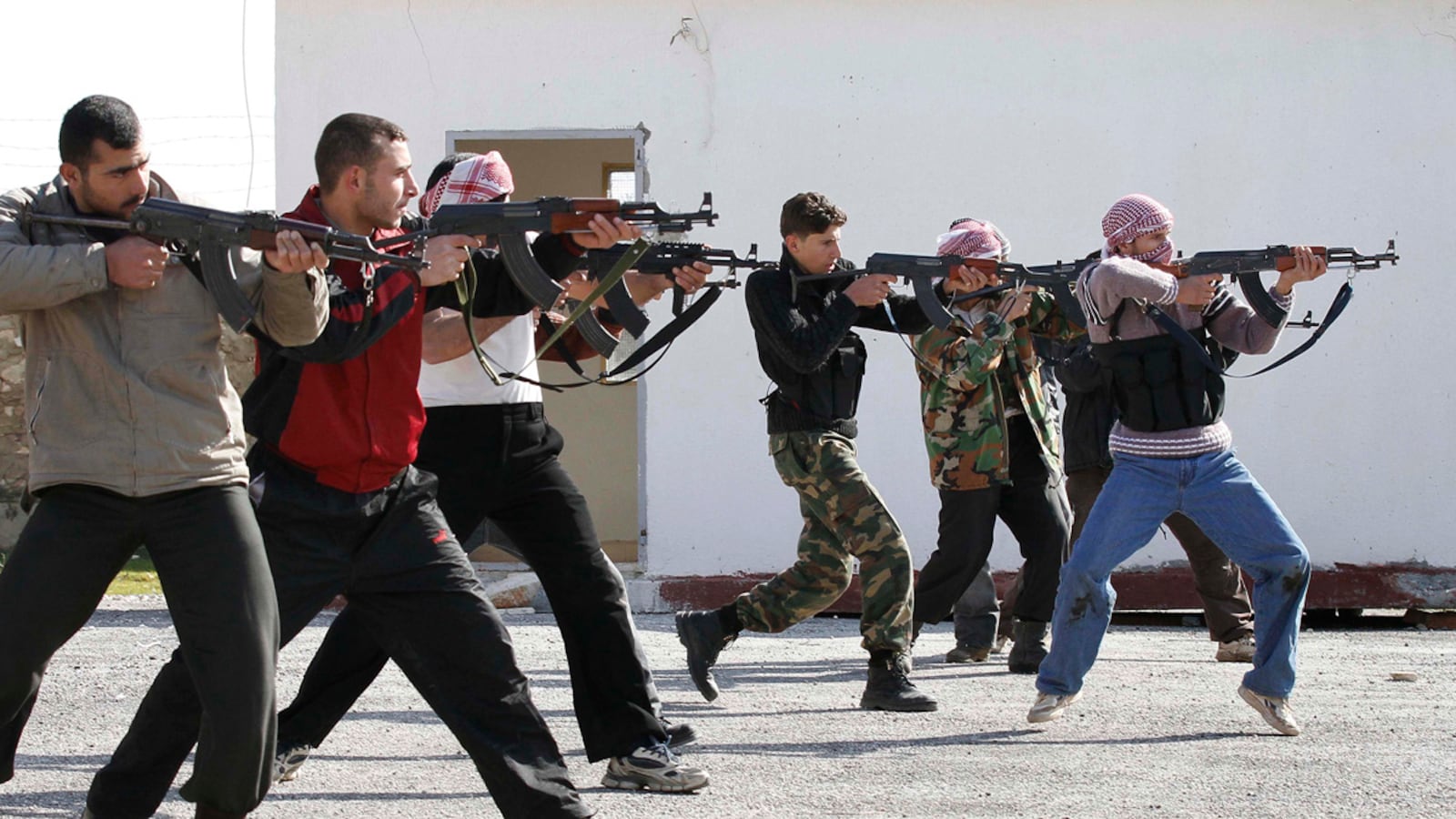 cheats/2012/02/14/9-reportedly-killed-in-syria/syrian-residents-bracing-for-war-cheat_emjv8b