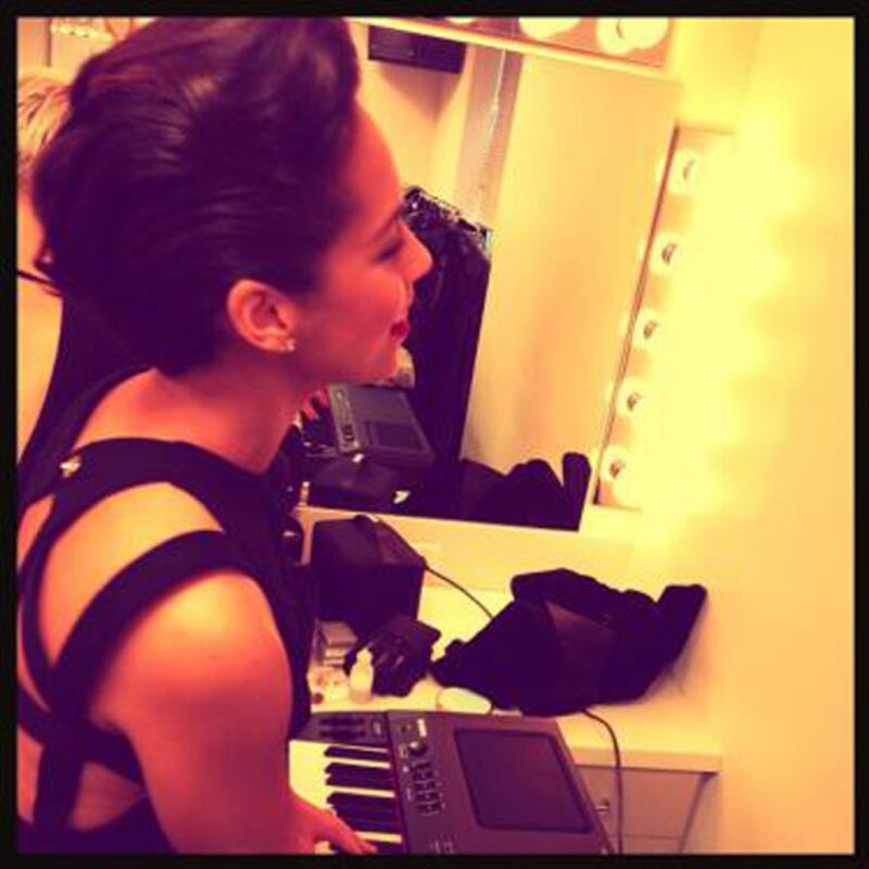 galleries/2012/11/25/one-direction-neil-patrick-harris-more-stars-twitter-pictures-photos/twitpics-121121-keys_rvkqxf