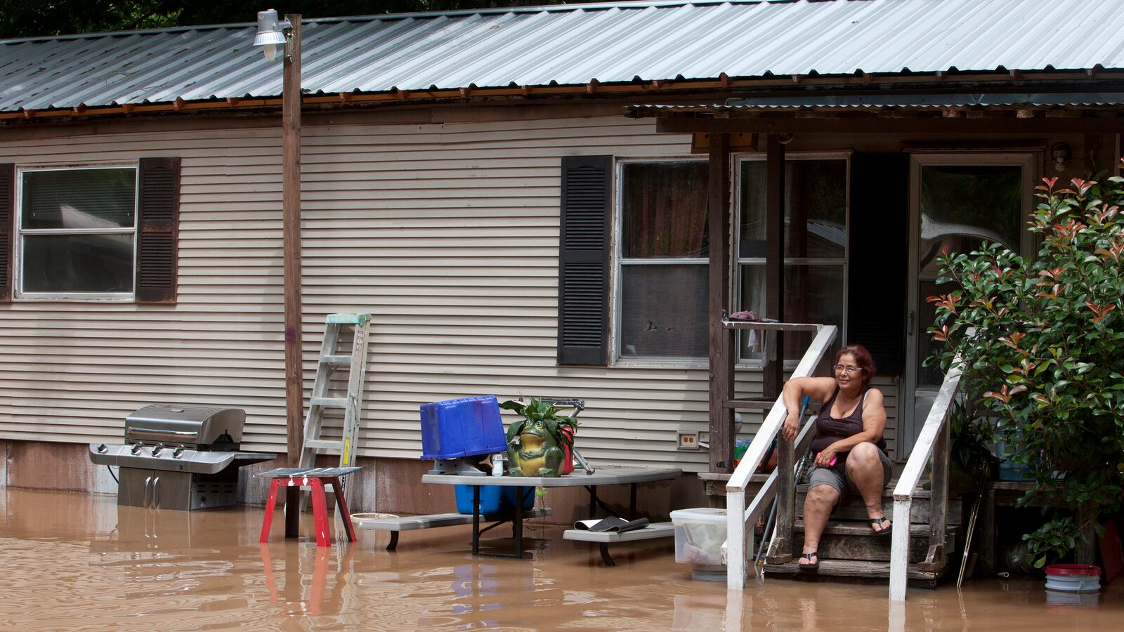 galleries/2016/04/18/houston-s-flood-emergency-photos/160601-texas-flooding-01_vyhdfv