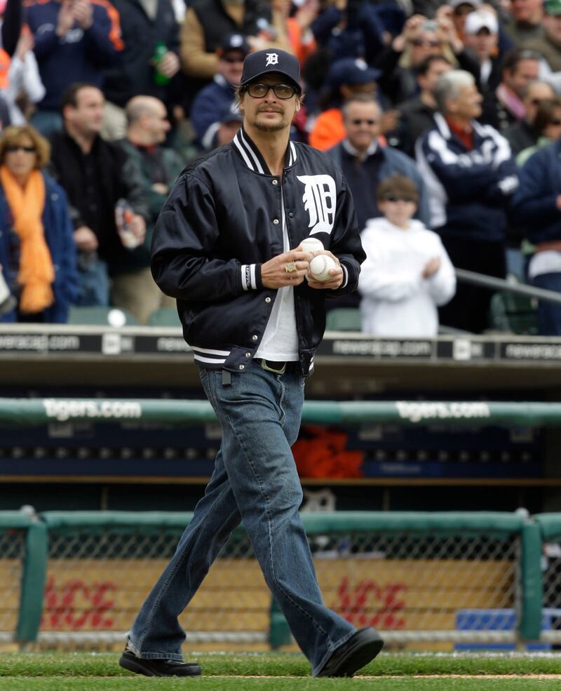 galleries/2012/10/27/eminem-zooey-deschanel-more-celebrity-world-series-fans-photos/kid-rock-celebrity-world-series-fans_it6icz