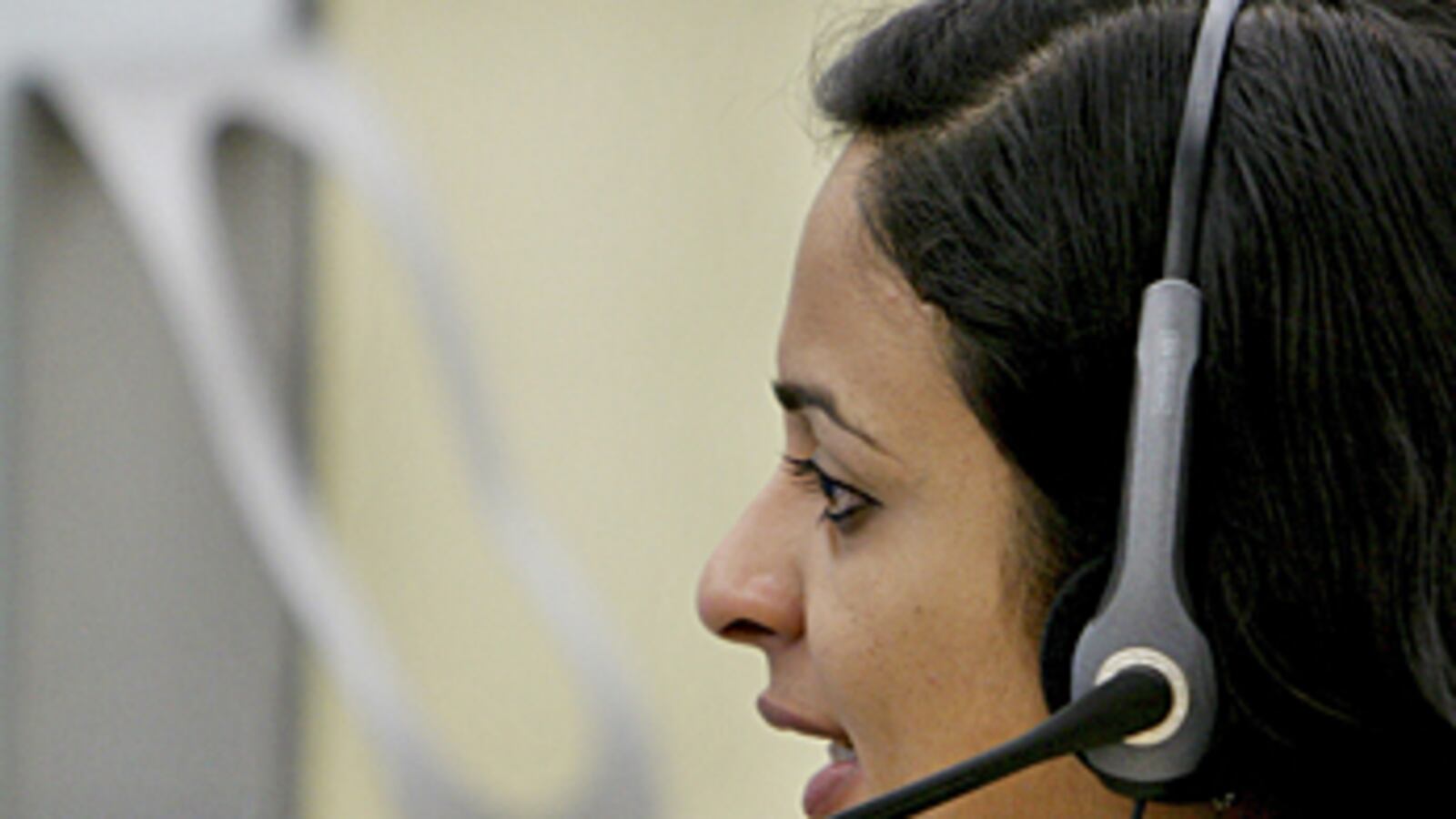 cheats/2011/04/19/big-us-firms-boost-hiring-overseas/outsourcing-jobs_xfy6qs