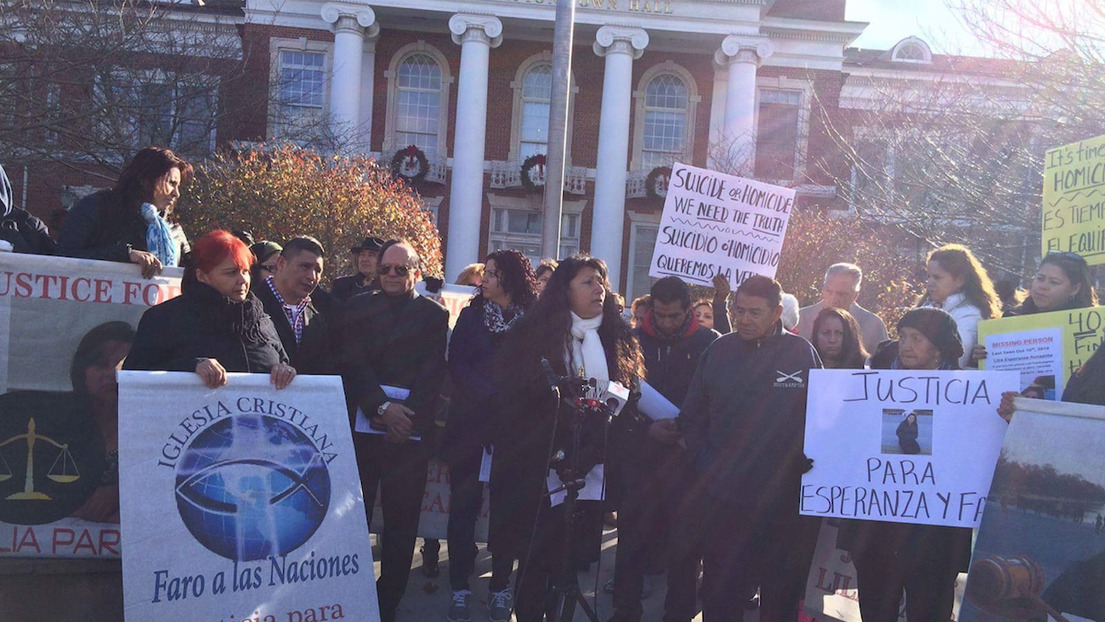 articles/2016/01/04/are-hamptons-police-ignoring-femicides/160104-briqulet-hamptons-tease2_adug03