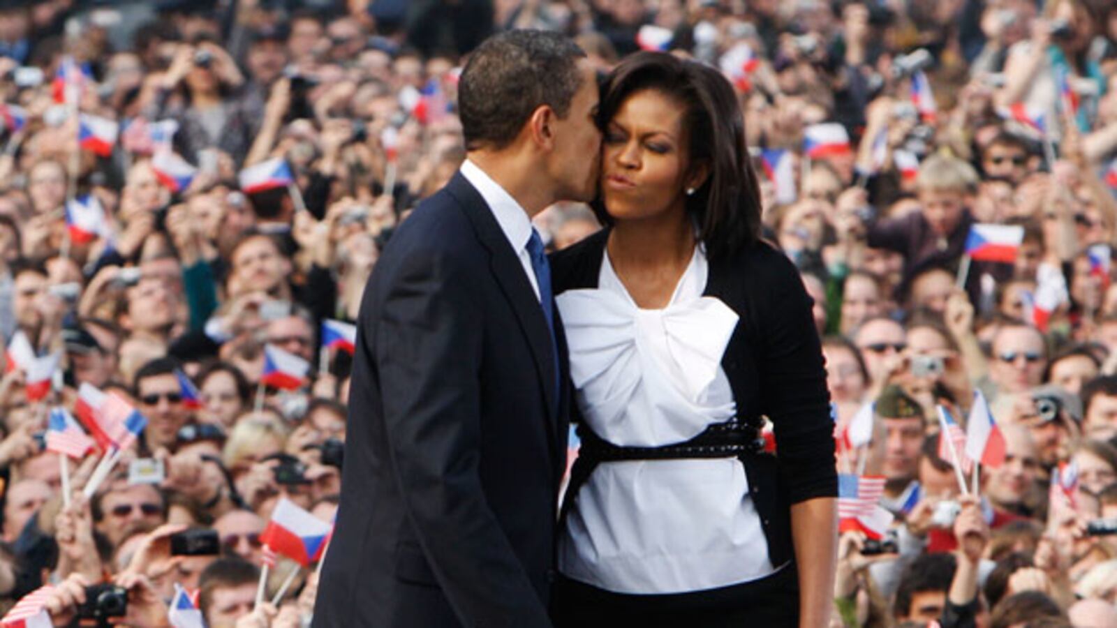 galleries/2009/04/27/the-first-100-days-of-pda/obama-pda-1_cqrfcy