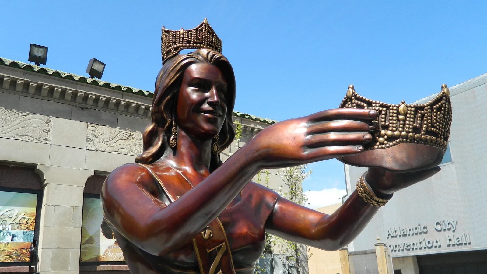 galleries/2014/04/30/the-weirdest-public-sculptures/140429-miss-america-sculpture_tl8t9h