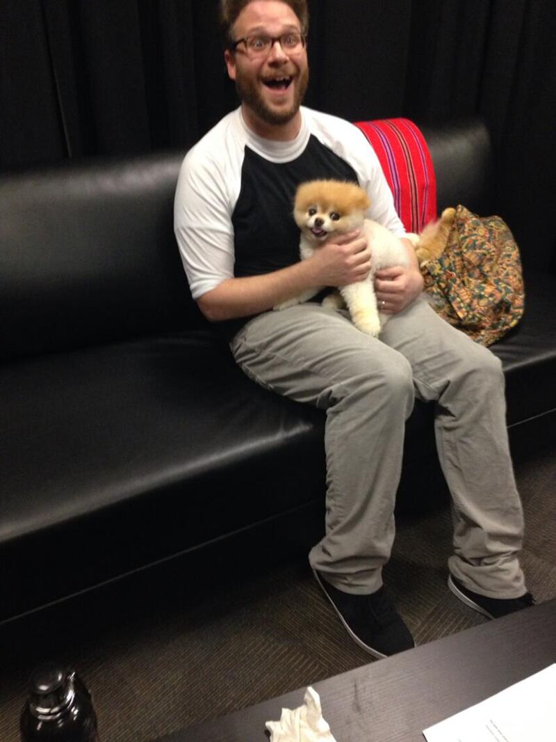 galleries/2014/03/30/beyonce-january-jones-and-the-best-celebrity-selfies-of-the-week/140328-selfies-Sethrogen_hjhal0