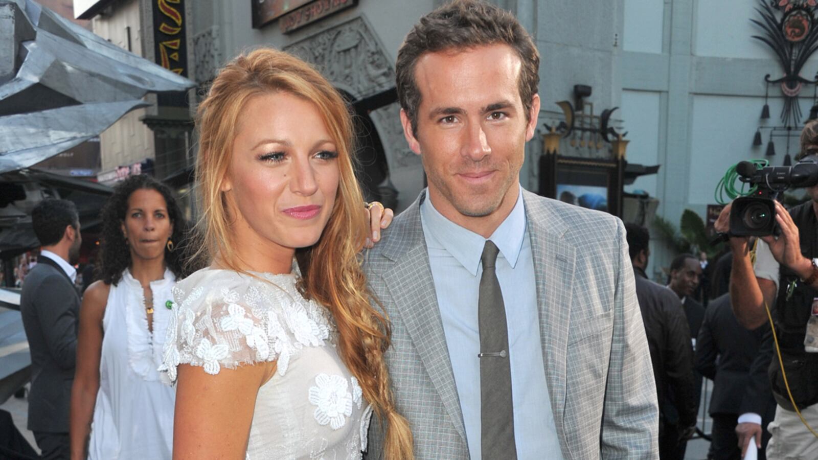 galleries/2010/01/05/secret-celebrity-weddings/secret-wedding-tease_k1ocyz