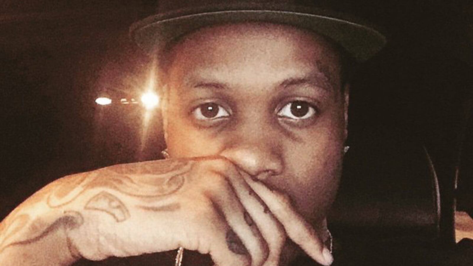 articles/2015/05/08/rapping-in-a-war-zone-lil-durk-and-the-bullet-riddled-rise-of-chiraqi-hip-hop/150507-williams-durk-tease_mbpzms