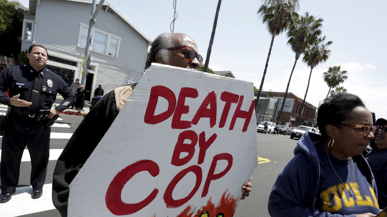 cheats/2016/01/11/lapd-chief-wants-killer-cop-charged/160111-lapd-homeless-man-cheat_fftelp