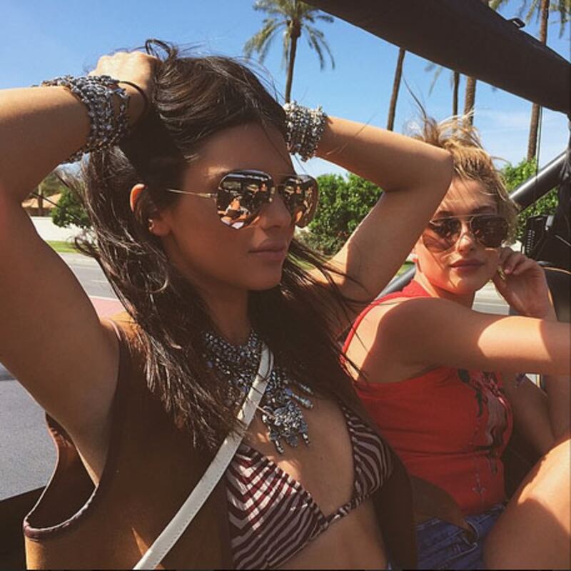 galleries/2015/04/13/famous-people-in-ugly-clothes-photos/150413-celeb-coachella-01_fn1vcd