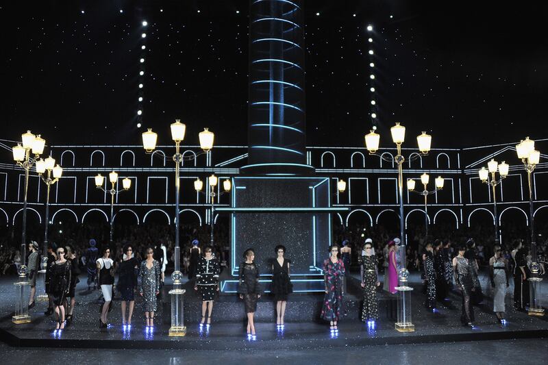 galleries/2011/07/07/armani-alaia-chanel-dior-best-of-paris-haute-couture-fall-2011/chanel-best-of-paris-couture_fxkkmo