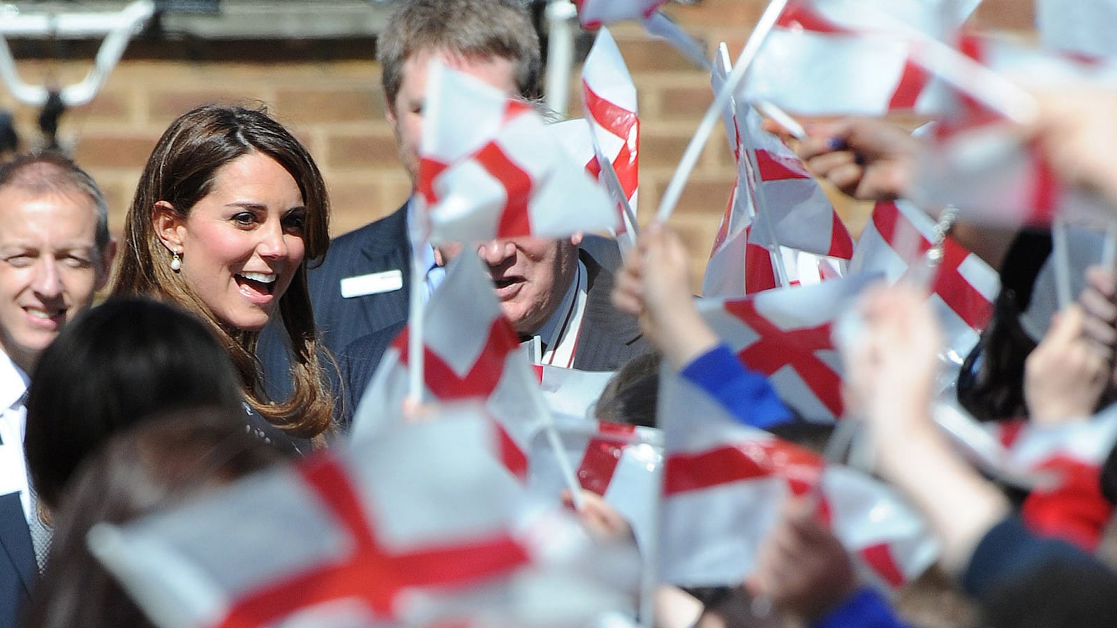 articles/2013/04/23/kate-dazzles-in-erdem-on-manchester-s-shameless-estate/130423-duchess-manchester-sykes_ljkebx