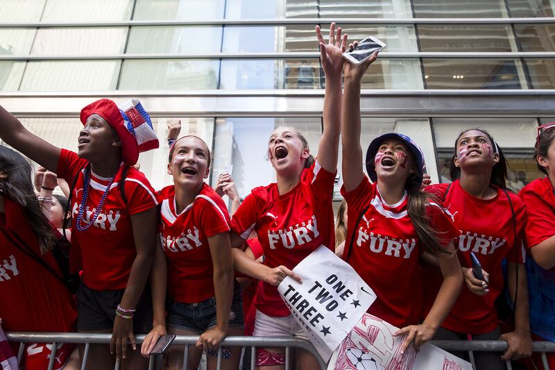 galleries/2015/07/10/u-s-women-s-soccer-team-become-the-first-women-in-the-canyon-of-heroes/150710-canyonofheroes-07_y1vkci