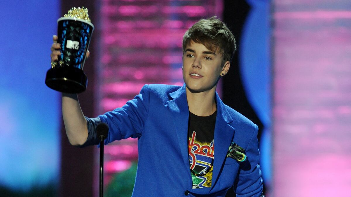 articles/2011/06/06/7-wildest-moments-from-the-2011-mtv-movie-awards/mtv-movie-awards-donnelly_os1ytd