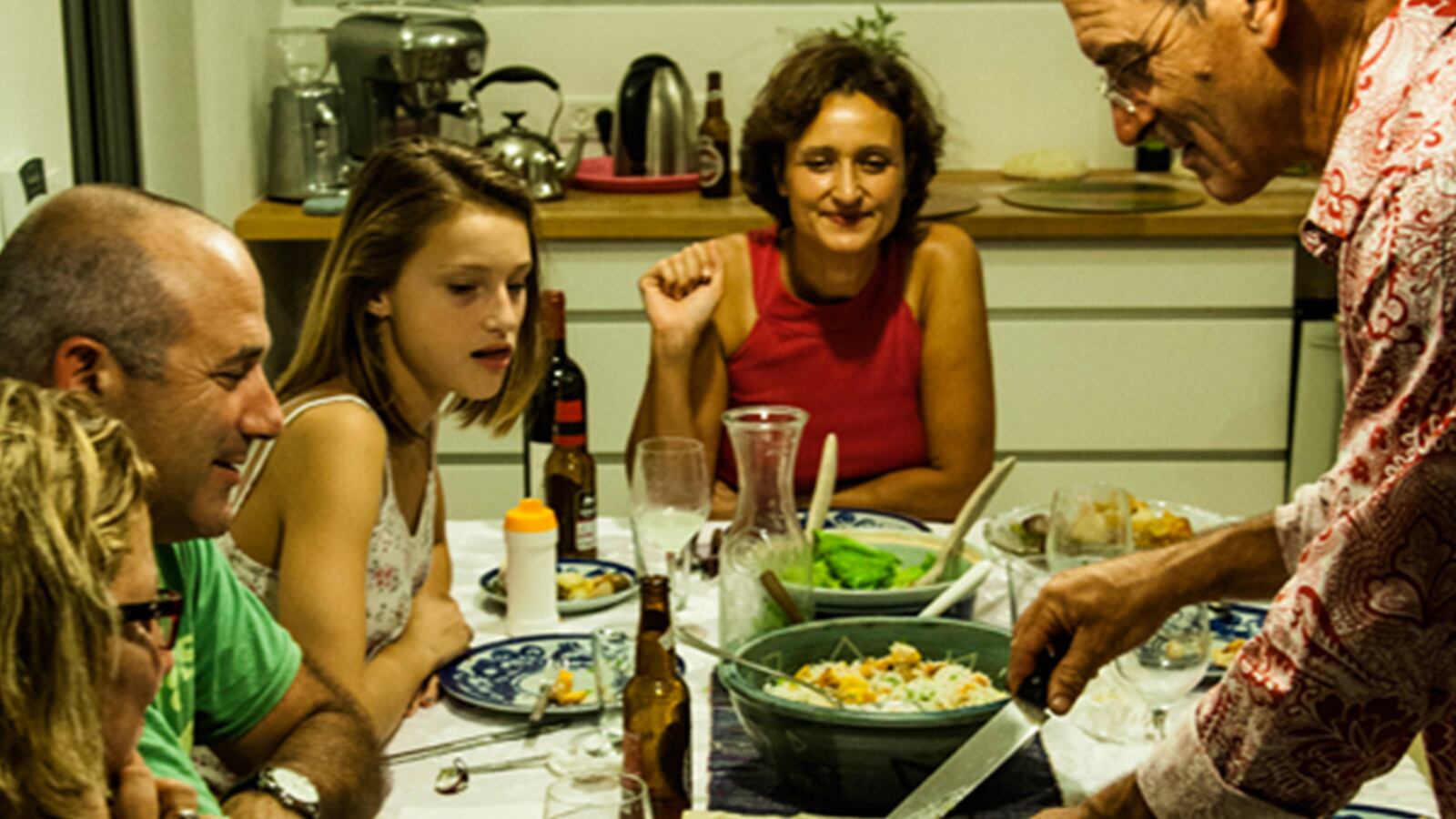 articles/2014/11/03/the-airbnb-of-home-cooked-meals/141102-hod-eatwith-tease_phixsz