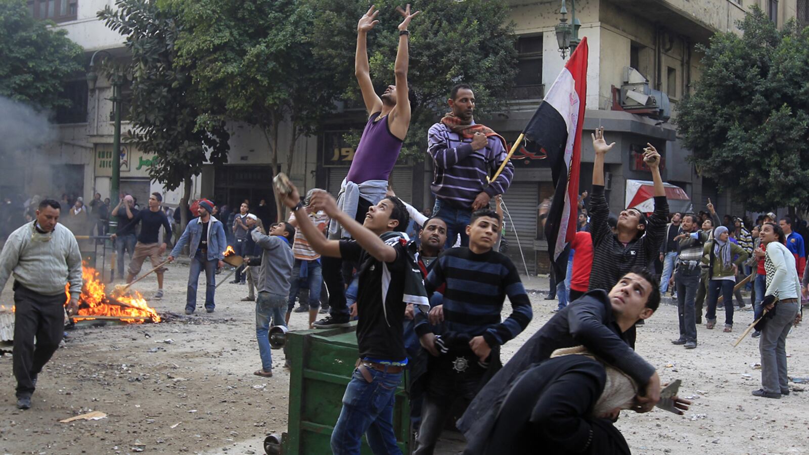 articles/2011/12/16/occupy-cabinet-shocking-photos-and-video-from-clashes-between-military-and-protesters-at-egyptian-cabinet-offices/egypt-protest-storify_menwls