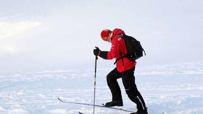 articles/2013/02/20/it-must-be-love-prince-harry-and-cressida-bonas-on-ski-hol/the-playboy-live-prince-harry-gal-walking-wounded_lt4s2c