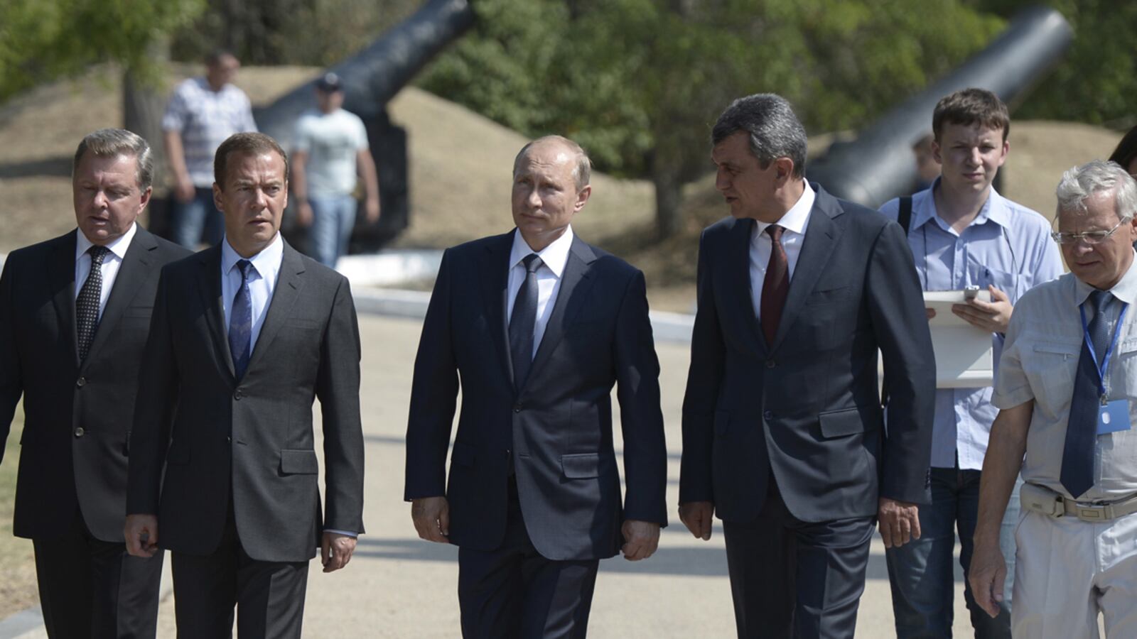 cheats/2016/11/16/putin-withdraws-russia-from-icc/161116-putin-crimea-icc-cheat_jg8jym
