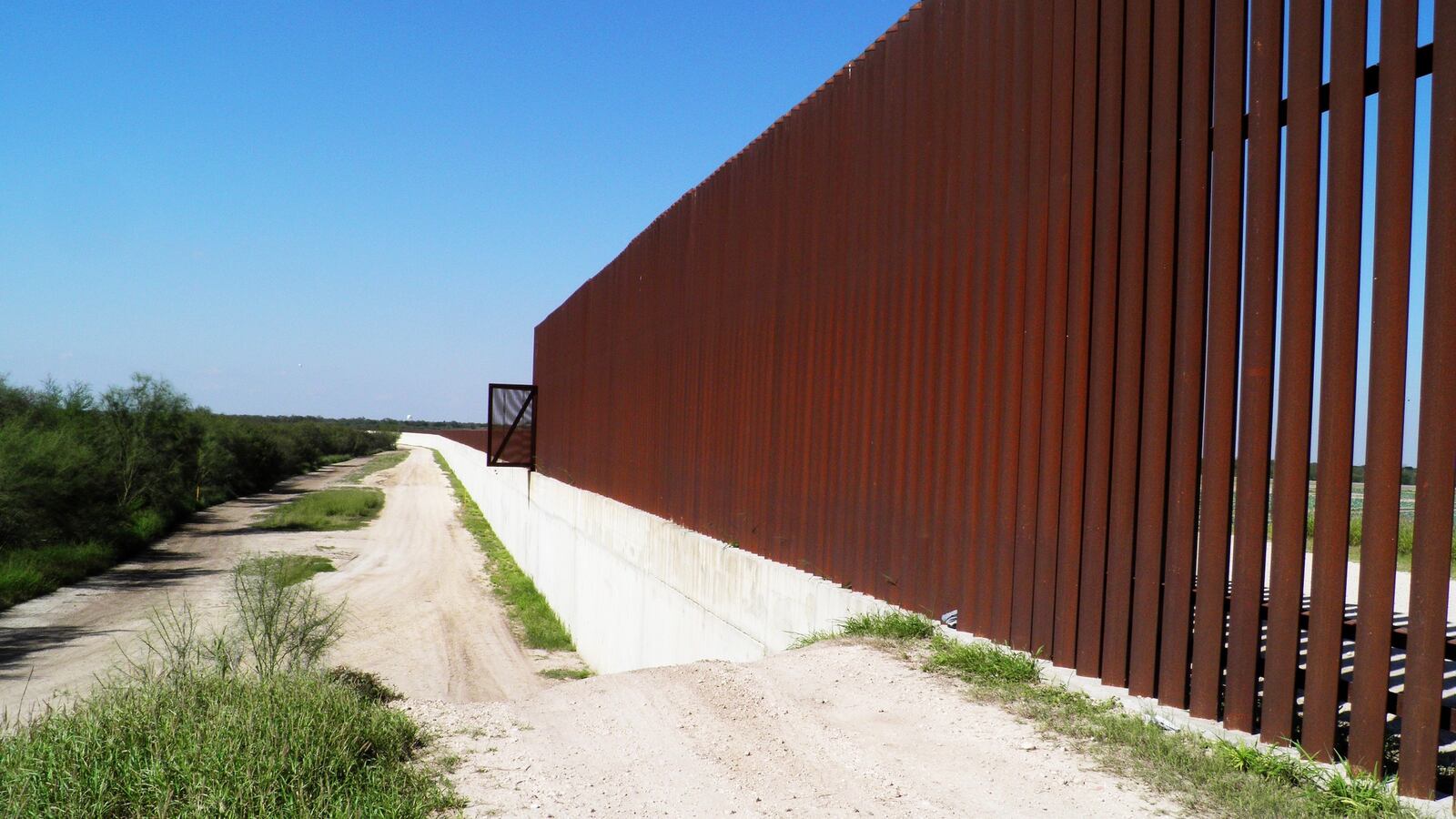 cheats/2017/03/15/texans-get-land-offers-for-border-wall/170315-texas-border-wall_yeqrux