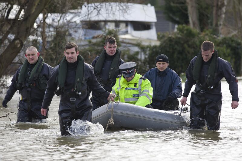 galleries/2014/02/13/wild-wednesday-flooded-britain-battered-by-storm-photos/140212-uk-weather9_csil36