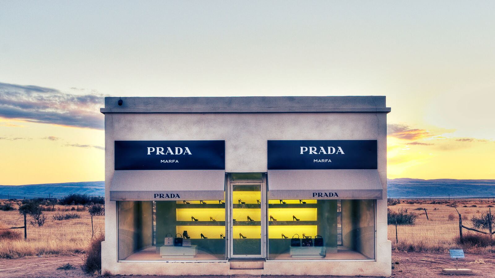 articles/2016/12/24/what-makes-us-want-mega-expensive-stuff/161223-the-conversation-expensive-stuff-tease_jqhjuu