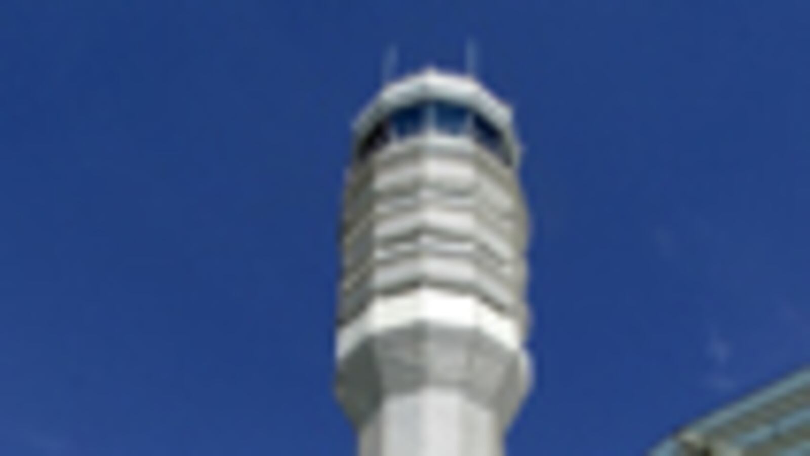 cheats/2011/03/23/washingtons-reagan-national-airport-control-tower-goes-silent/reagan-airport-control-tower_h08ano